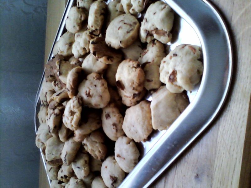 Ciastka z białej czekolady z suszonymi jabłkami