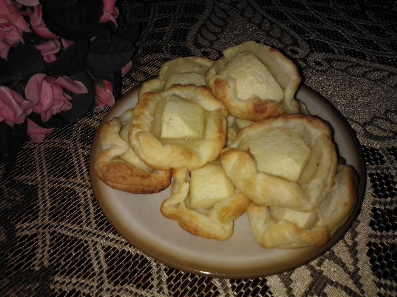 Ciastka z jabłkami z ciasta francuskiego Ciastka z jabłkami z ciasta francuskiego