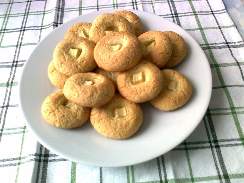 Ciastka z kaszy manny z jabłkiem
