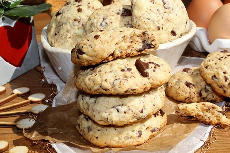 Ciastka z majonezem gotowanymi jajkami i czekoladą