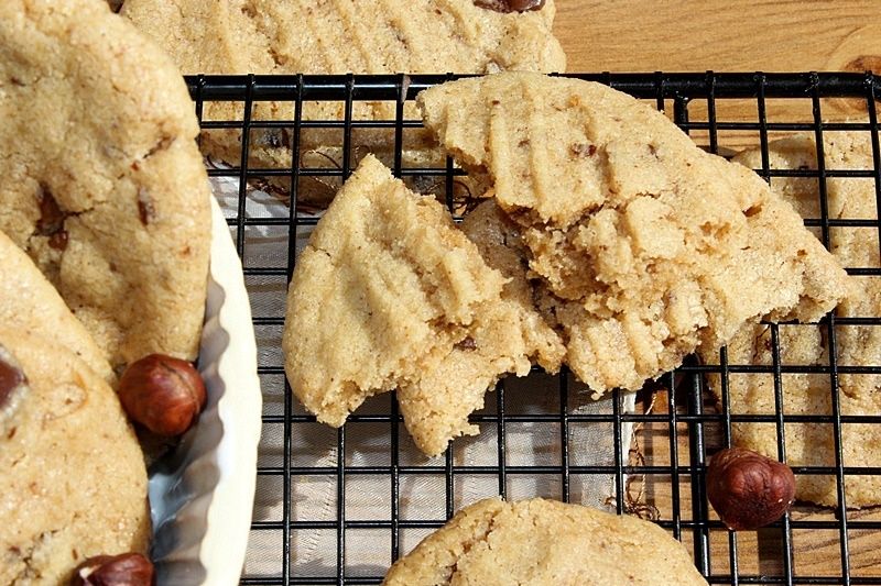 Ciastka z masła z orzechów laskowych z czekoladą 