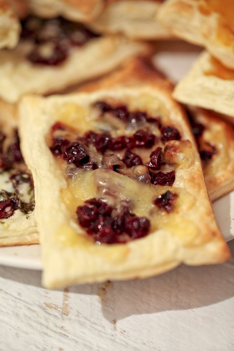 Ciastka z serem żółtym i żurawiną