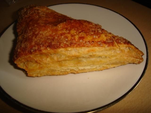 Ciastko francuskie z jabłkiem. Ciastko francuskie z jabłkiem.