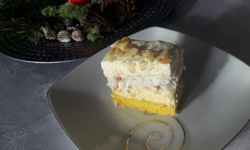 Ciasto ananasowo-kokosowe z bitą śmietaną