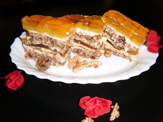 Ciasto bakaliowe z brzoskwiniami Ciasto bakaliowe z brzoskwiniami