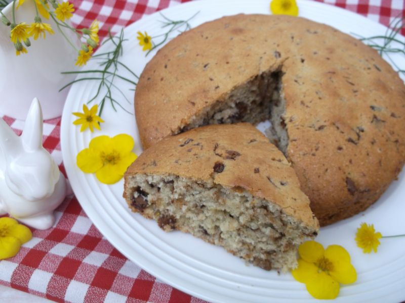 Ciasto bananowe z czekoladą i rodzynkami Ciasto bananowe z czekoladą i rodzynkami