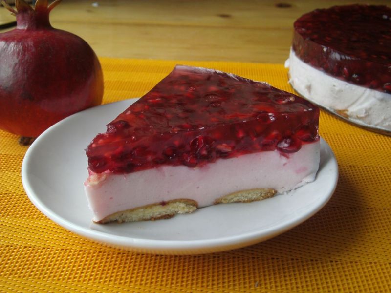 Ciasto bez pieczenia z granatem Ciasto bez pieczenia z granatem