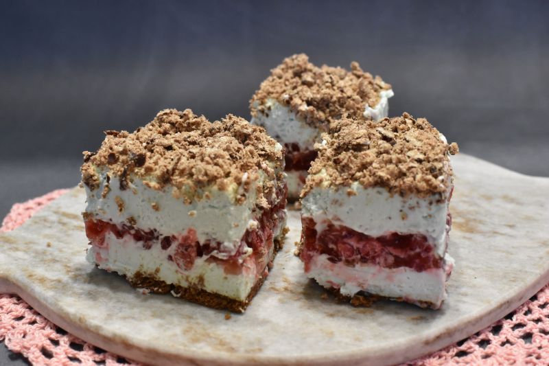 Ciasto bez pieczenia z porzeczkami Ciasto bez pieczenia z porzeczkami