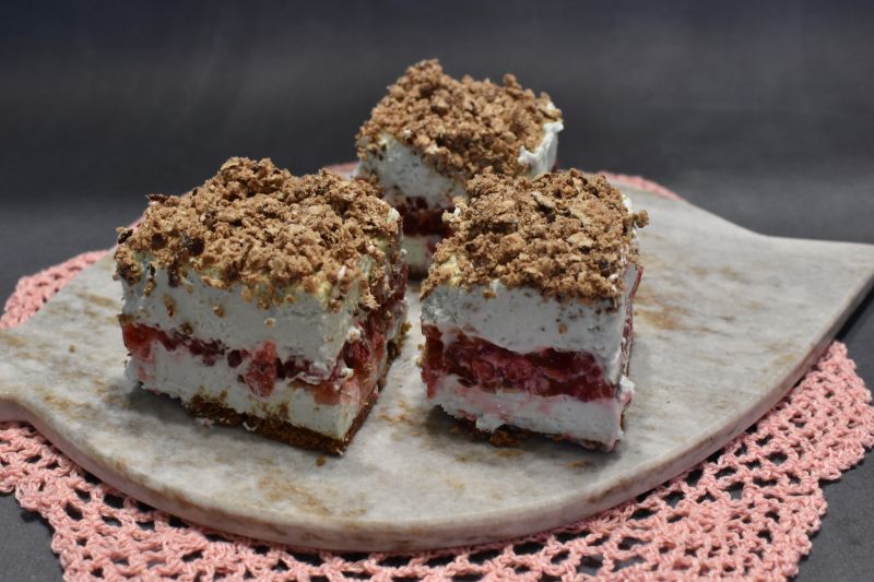 Ciasto bez pieczenia z porzeczkami Ciasto bez pieczenia z porzeczkami