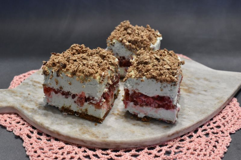 Ciasto bez pieczenia z porzeczkami Ciasto bez pieczenia z porzeczkami