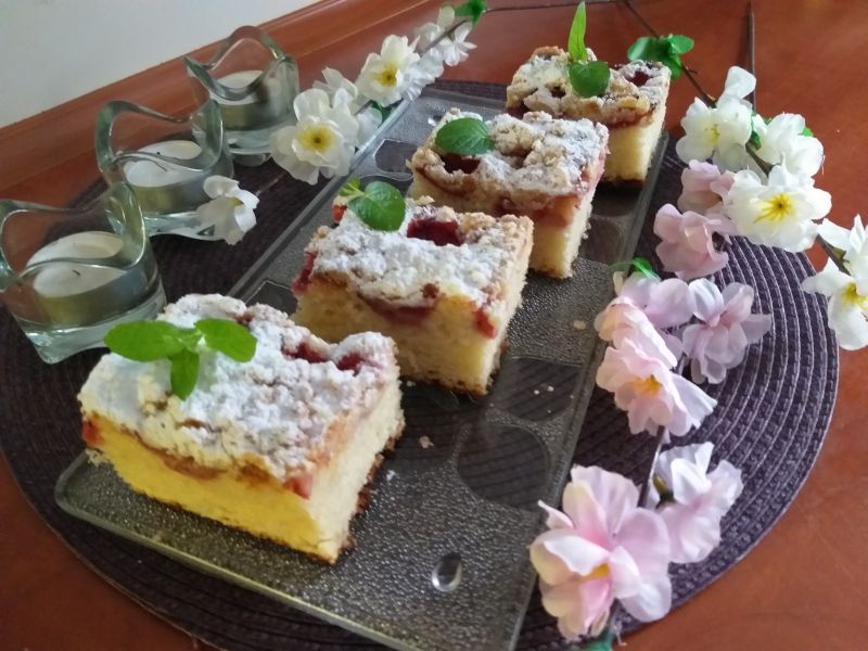 Ciasto bez wyrabiania z truskawkami Ciasto bez wyrabiania z truskawkami