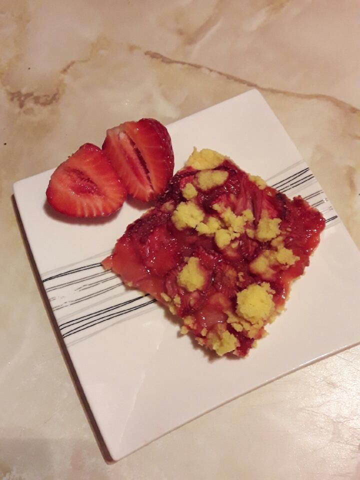 Ciasto bezglutenowe z truskawkami Ciasto bezglutenowe z truskawkami