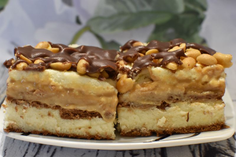 Ciasto Biała laguna z orzeszkami Ciasto Biała laguna z orzeszkami