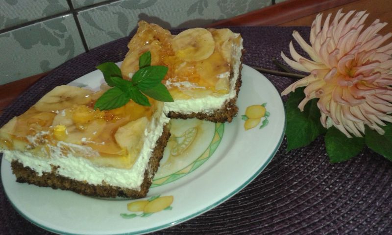 Ciasto biszkoptowe z bananem i galaretką Ciasto biszkoptowe z bananem i galaretką