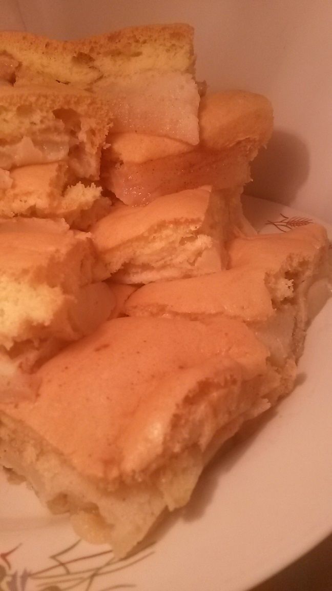 Ciasto biszkoptowe z jabłkami 