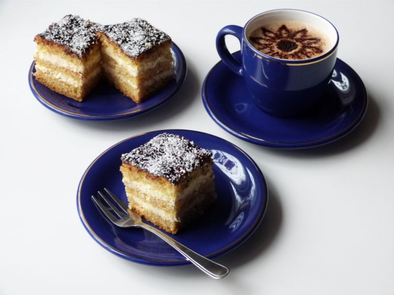 Ciasto biszkoptowe z masą śmietanową