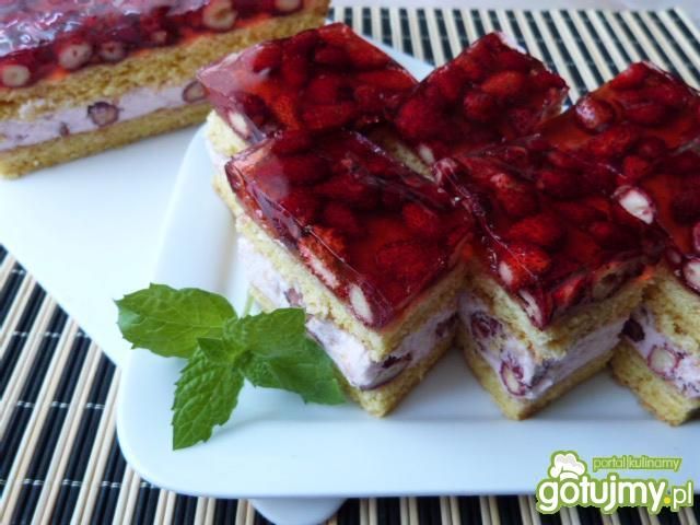 Ciasto biszkoptowe z poziomkami Ciasto biszkoptowe z poziomkami