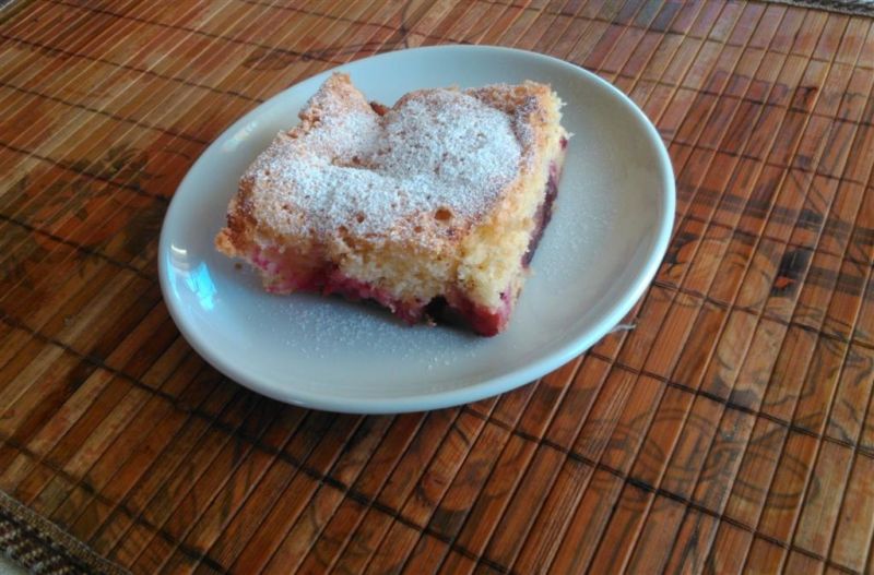 Ciasto biszkoptowe ze śliwkami Ciasto biszkoptowe ze śliwkami