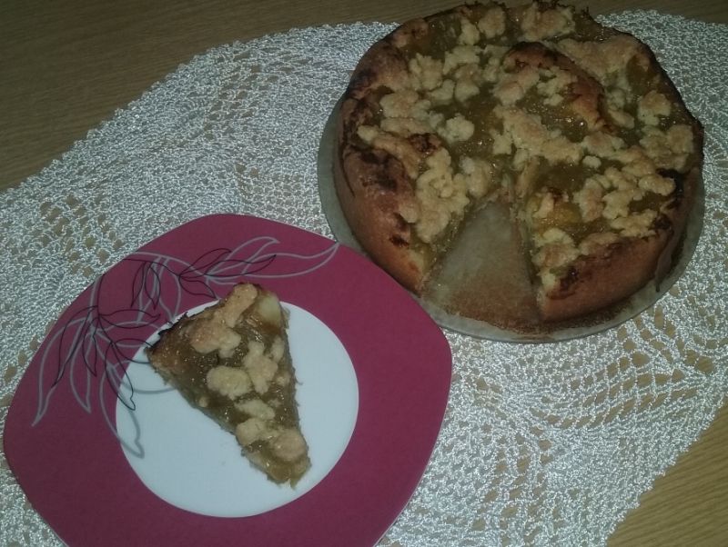 Ciasto biszkoptowo-rabarbarowe z kruszonką