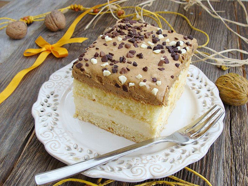 Ciasto budyniowe z kremem krówkowym