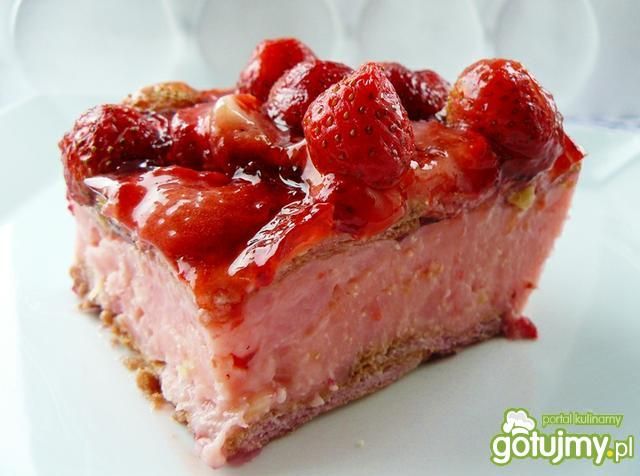 Ciasto budyniowe z truskawkami Ciasto budyniowe z truskawkami