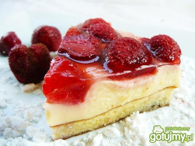 Ciasto budyniowe z truskawkami