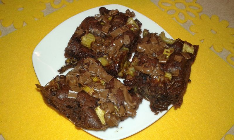 Ciasto cukiniowo - rabarbarowe z czekoladą