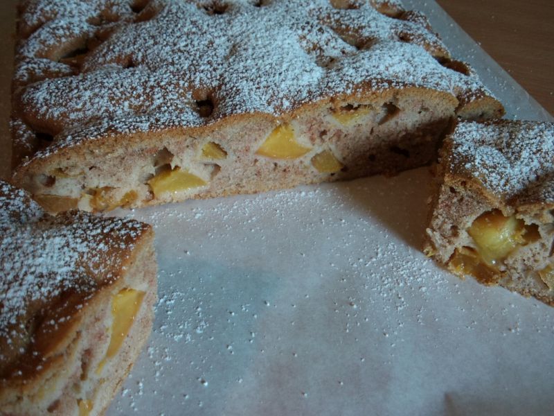 Ciasto cynamonowe z brzoskwiniami