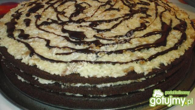 Ciasto czekoladowe przekładane kremem 