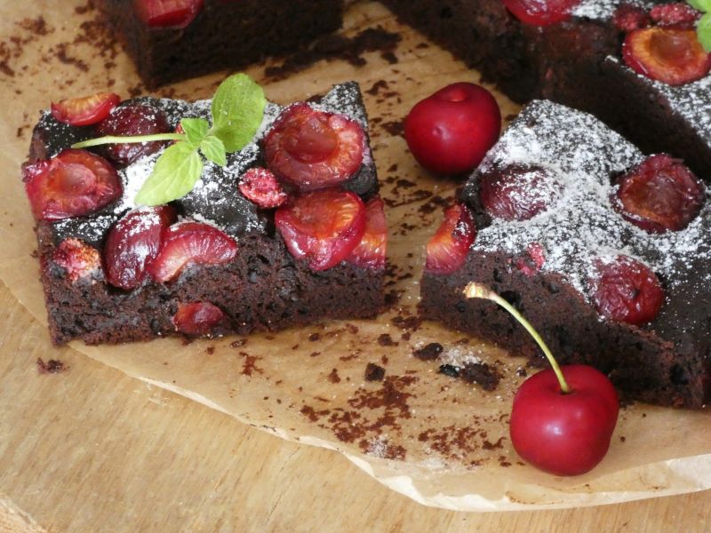 Ciasto czekoladowe z czereśniami  Ciasto czekoladowe z czereśniami