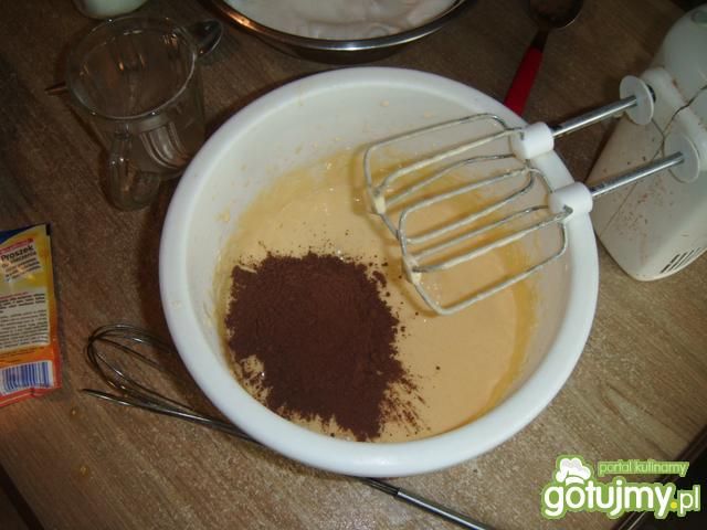 Ciasto czekoladowe z kawałkami czekolady