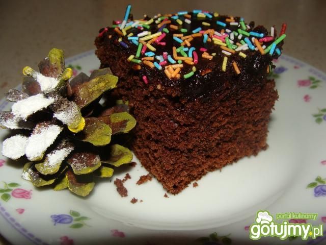 Ciasto czekoladowe z kolorową posypką
