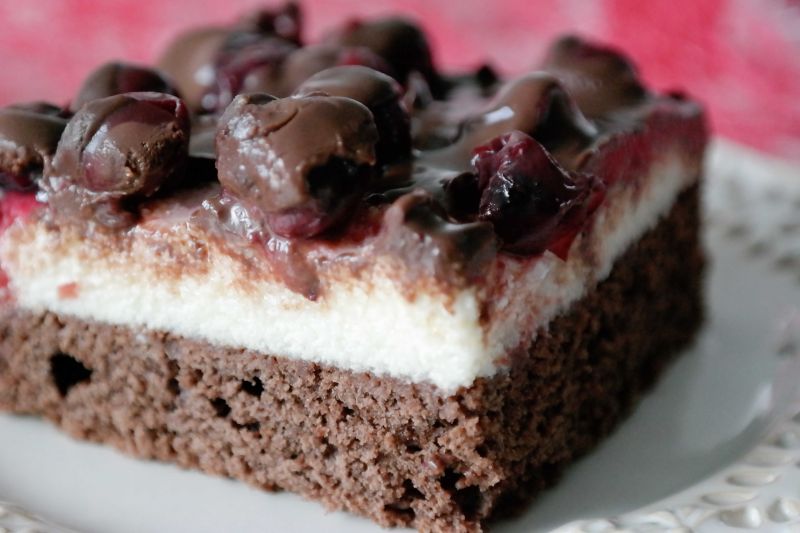 Ciasto czekoladowe z kremem z kaszy manny  Ciasto czekoladowe z kremem z kaszy manny