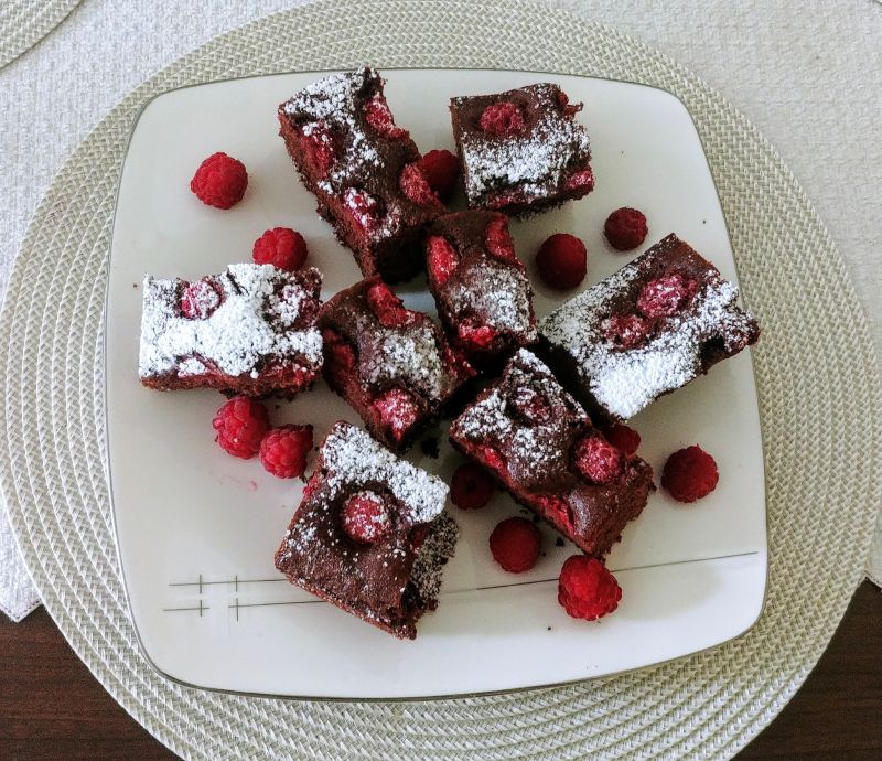 Ciasto czekoladowe z malinami Ciasto czekoladowe z malinami