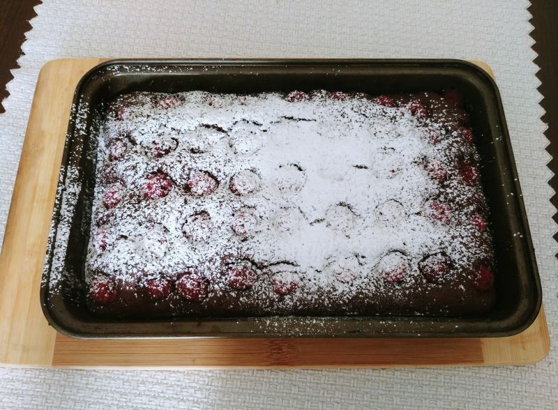 Ciasto czekoladowe z malinami Ciasto czekoladowe z malinami