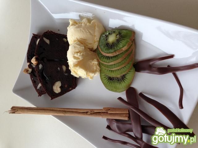 Ciasto czekoladowe z orzeszkami  Ciasto czekoladowe z orzeszkami
