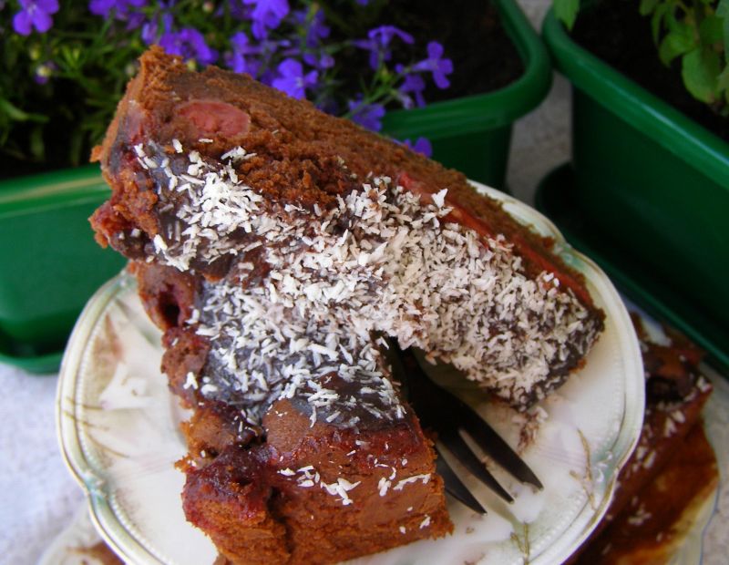 Ciasto czekoladowe z truskawkami