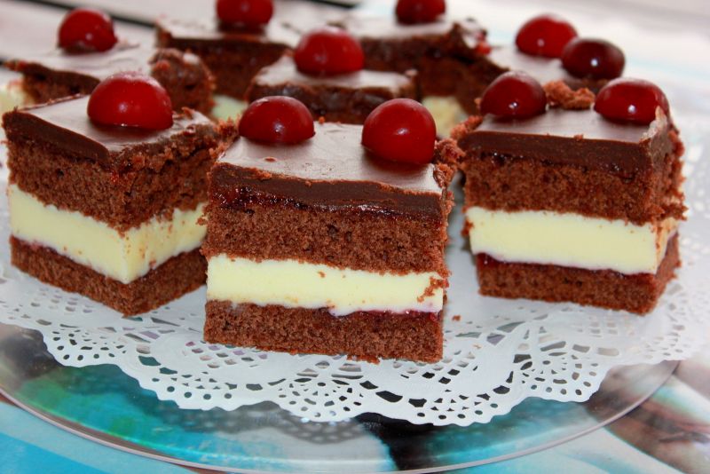 Ciasto czekoladowe z wiśniami Ciasto czekoladowe z wiśniami