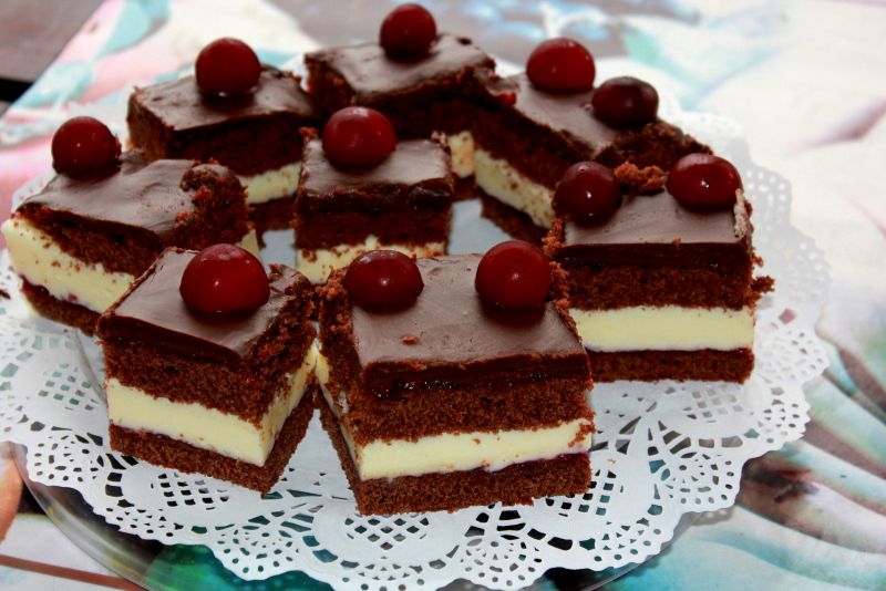 Ciasto czekoladowe z wiśniami Ciasto czekoladowe z wiśniami