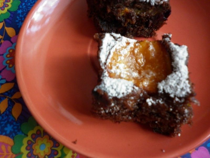 Ciasto czekoladowo - cukiniowe z morelą i borówką Ciasto czekoladowo - cukiniowe z morelą i borówką