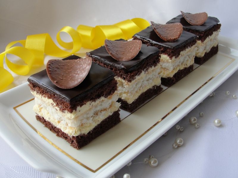 Ciasto czekoladowo-kokosowe z kremem