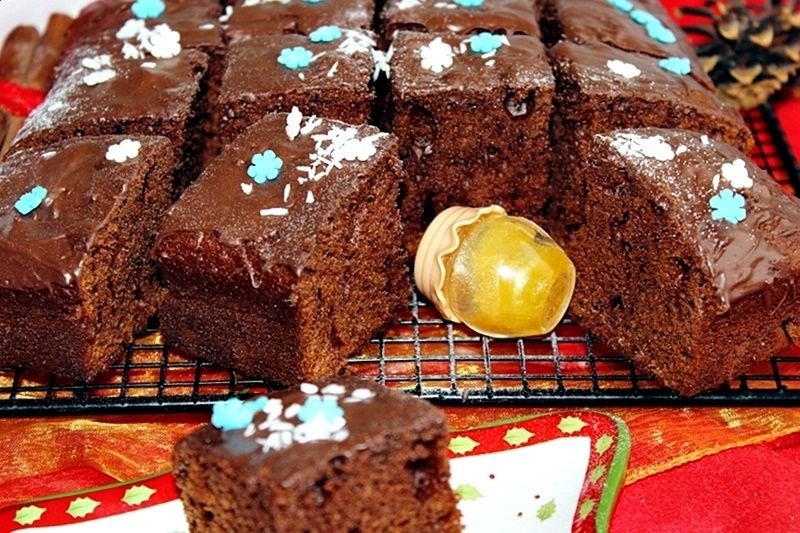 Ciasto czekoladowo-miodowe z cynamonem