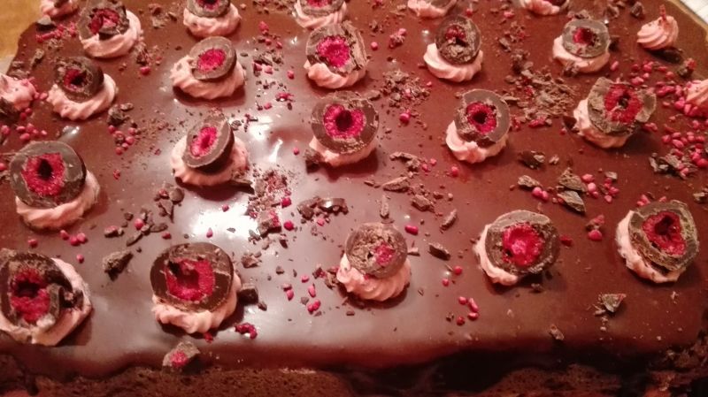 Ciasto czekoladowo-wiśniowe z kokosem Ciasto czekoladowo-wiśniowe z kokosem