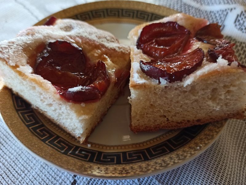 Ciasto drożdzowe pełnoziarniste ze śliwkami