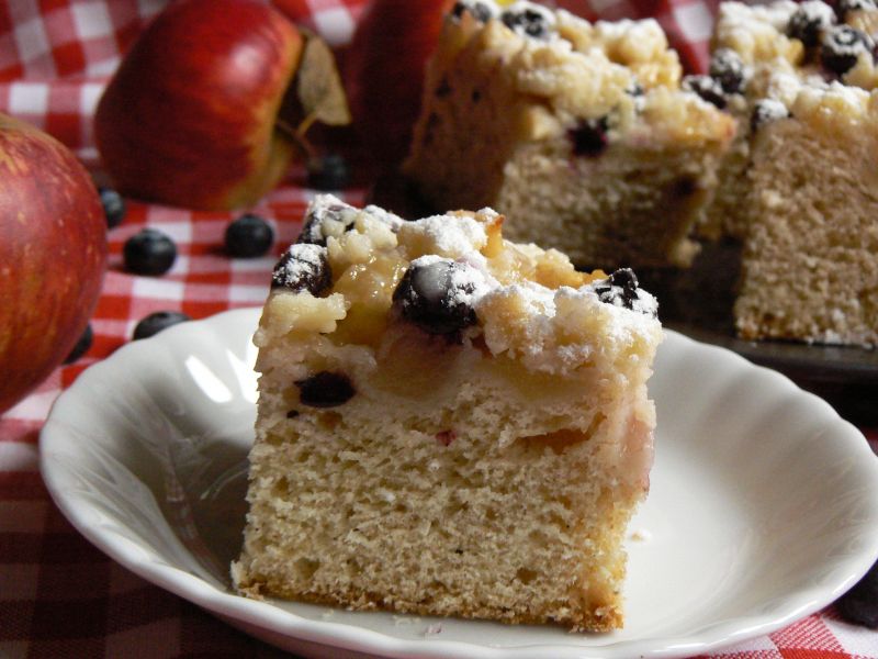 Ciasto drożdżowe pszenno-orkiszowe z owocami Ciasto drożdżowe pszenno-orkiszowe z owocami