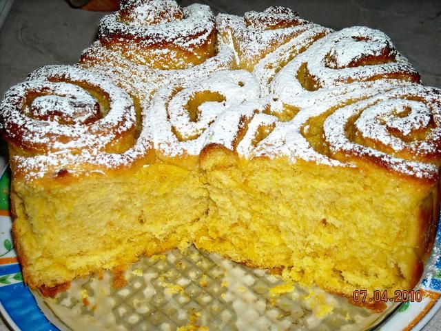 Ciasto drożdżowe (róża) Ciasto drożdżowe (róża)