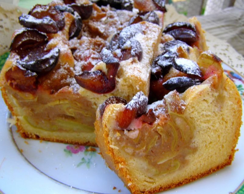 Ciasto drożdżowe śliwkowe z jabłkami z kompotu