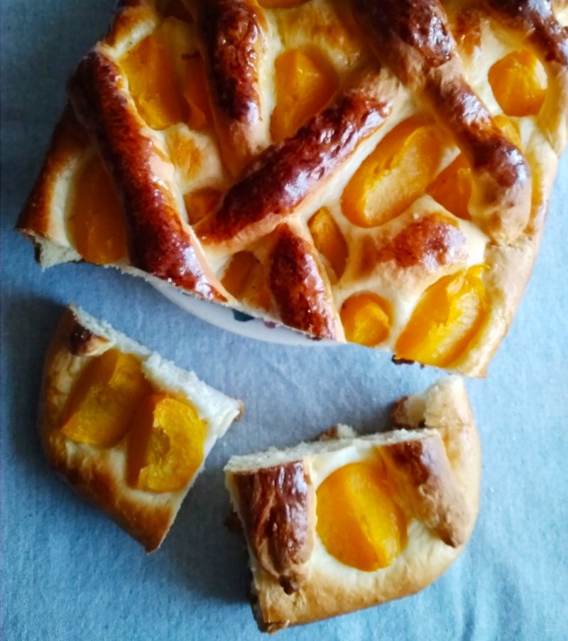 Ciasto drożdżowe z brzoskwiniami Ciasto drożdżowe z brzoskwiniami