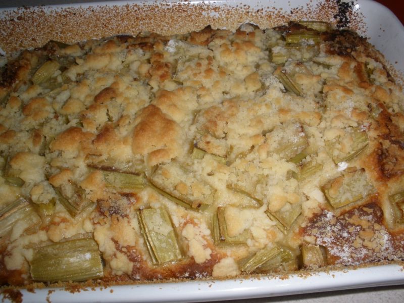 Ciasto drożdżowe z cynamonem i rabarbarem