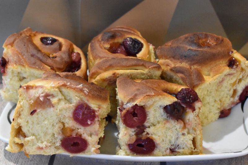 Ciasto drożdżowe z czereśniami Ciasto drożdżowe z czereśniami